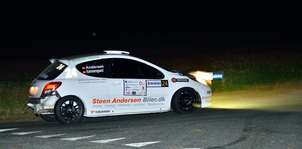 Efter nattens hastighedsprøver lå Thomas Andersen og Ditte Kammersgaard på en tredjeplads i klassen i Sydhavsrally med deres Peugeot 207 RC
(Foto: Michael Eisenberg)